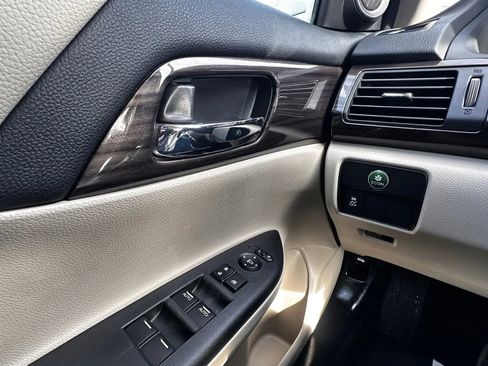 Used 2016 Honda Accord EX image 11