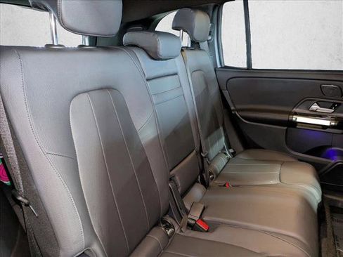 Used 2025 Mercedes-Benz GLB 250 4MATIC image 16