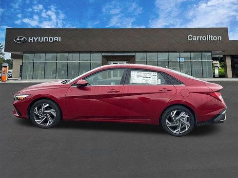 New 2025 Hyundai Elantra SEL image 8