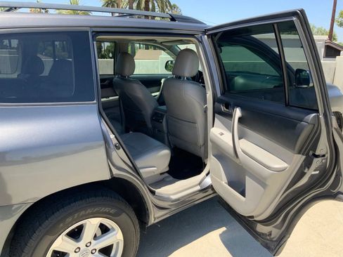 Used 2010 Toyota Highlander SE AWD/4WD image 10