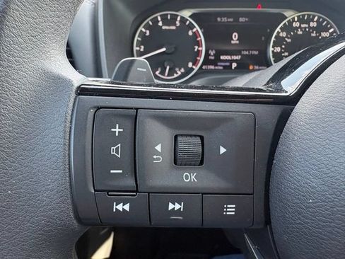 Used 2023 Nissan Rogue SV FWD image 19