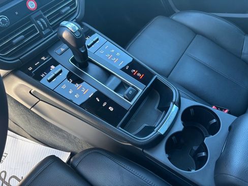 Used 2024 Porsche Macan image 18