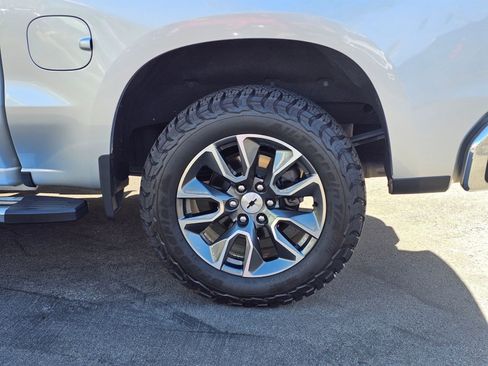 Used 2022 Chevrolet Silverado 1500 LT AWD/4WD image 9