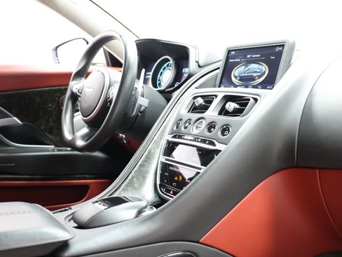 Used 2017 Aston Martin DB11 V12 RWD image 91