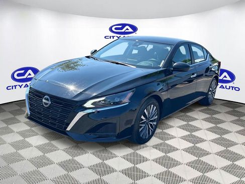 Used 2025 Nissan Altima 2.5 SV image 9