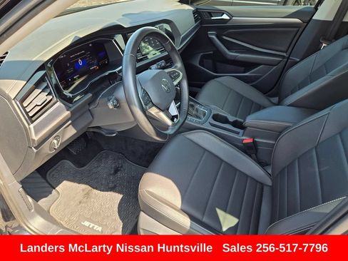 Used 2023 Volkswagen Jetta SE FWD image 17