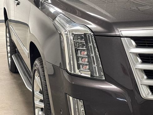 Used 2018 Cadillac Escalade Premium Luxury RWD image 5