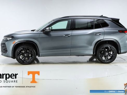 Used 2025 Volkswagen Tiguan SE R-Line image 39