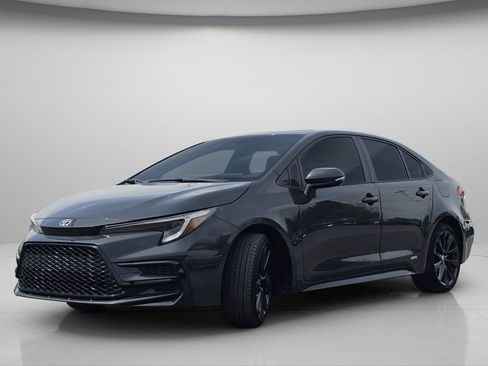 Used 2023 Toyota Corolla SE w/ SE Package image 18