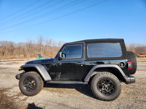 Used 2024 Jeep Wrangler Willys AWD/4WD image 20