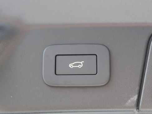 Used 2026 Land Rover Range Rover Velar S AWD/4WD image 36