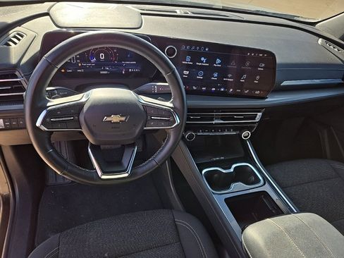 Used 2024 Chevrolet Traverse LT image 40