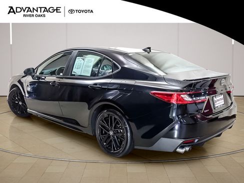 Used 2025 Toyota Camry SE FWD image 5