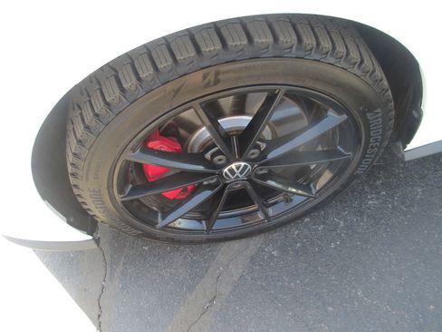 Used 2024 Volkswagen Jetta GLI 40th Anniversary Edition FWD image 13