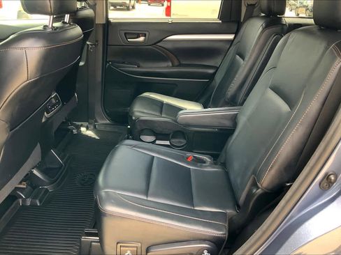 Used 2017 Toyota Highlander XLE image 21