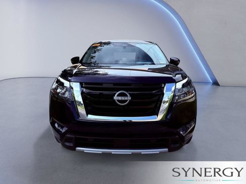Used 2025 Nissan Pathfinder SL AWD/4WD image 2