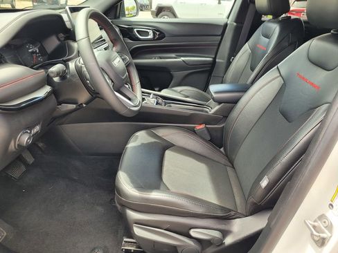 Used 2025 Jeep Compass Trailhawk AWD/4WD image 14