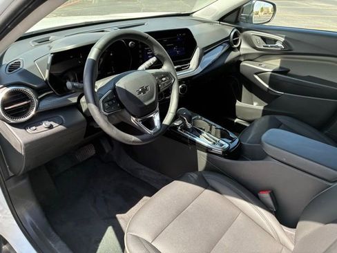 Used 2025 Chevrolet Trax ACTIV image 11