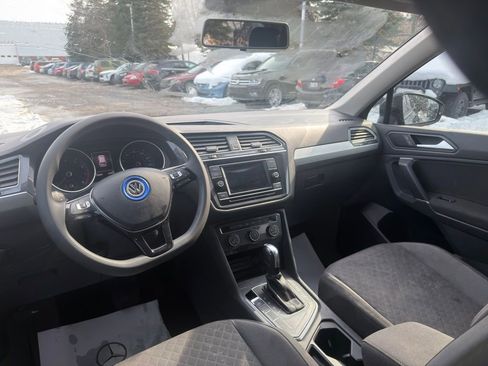 Used 2020 Volkswagen Tiguan S FWD image 9
