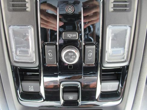 New 2026 Cadillac Escalade Platinum Luxury w/ LPO, Radiant Package AWD/4WD image 34