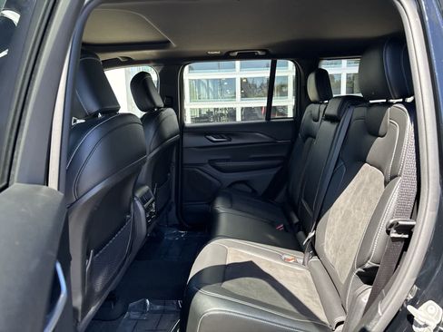 Certified 2023 Jeep Grand Cherokee Altitude AWD/4WD image 7