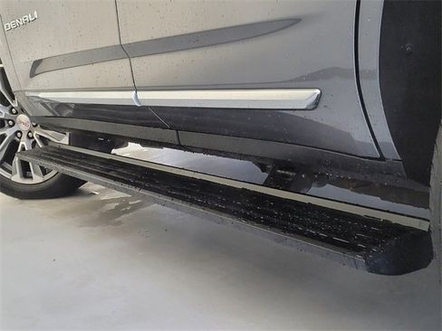 Used 2021 GMC Yukon Denali w/ Denali Premium Package image 28