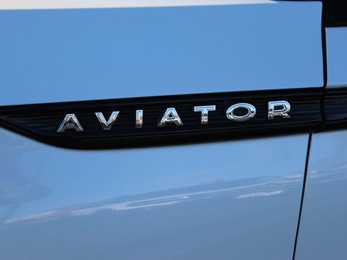 Used 2023 Lincoln Aviator Reserve w/ Equipment Group 201A image 3