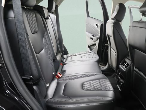 Used 2024 Ford Edge Titanium AWD/4WD image 30