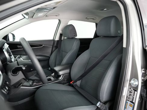 Used 2019 Kia Sorento FWD V6 image 47