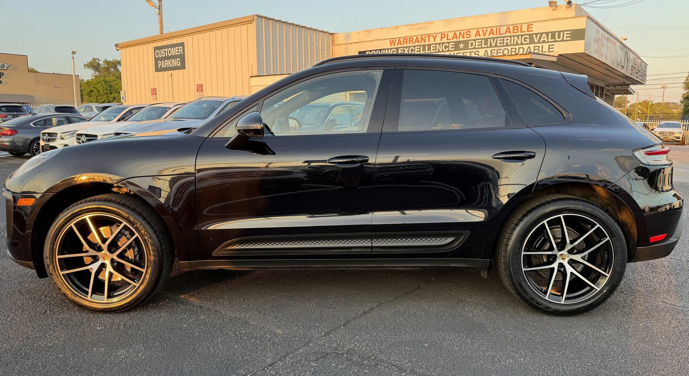 Used 2023 Porsche Macan AWD/4WD image 4