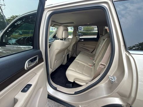 Used 2014 Jeep Grand Cherokee Laredo w/ Security & Convenience Group AWD/4WD image 14