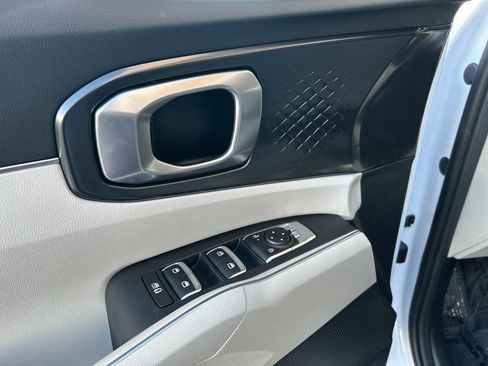 Certified 2025 Kia Sorento S w/ Panoramic Sunroof Package image 18