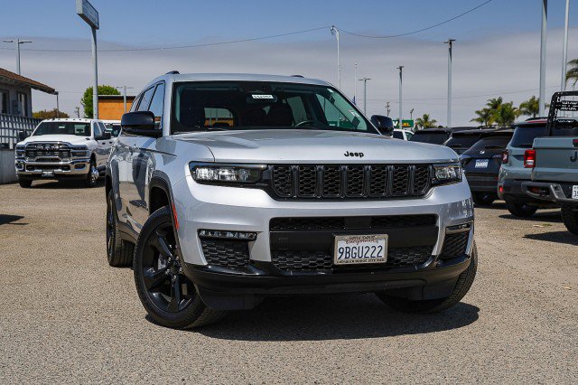 Used 2022 Jeep Grand Cherokee L Limited w/ Black Appearance Package AWD/4WD image 1