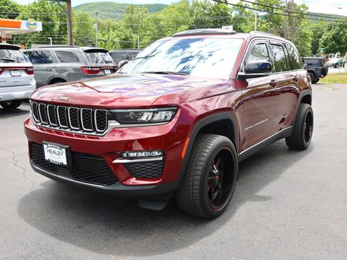 Used 2022 Jeep Grand Cherokee Limited AWD/4WD image 3