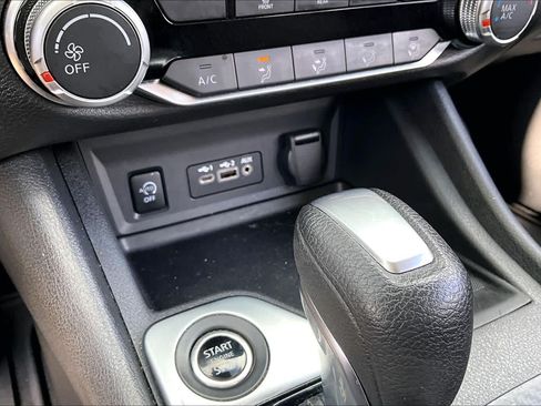 Used 2024 Nissan Sentra SV FWD image 31