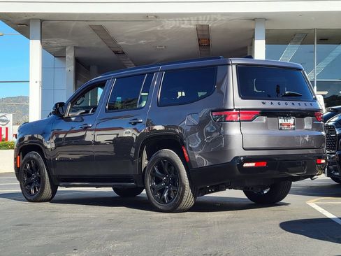 Used 2025 Jeep Wagoneer Series II image 2