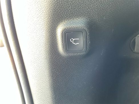 Certified 2023 Jeep Cherokee Altitude Lux image 28