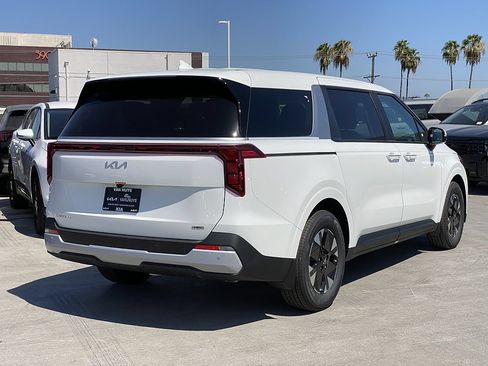 New 2026 Kia Carnival LXS FWD image 3