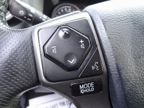 Used 2016 Toyota Tacoma SR5 w/ SR5 Appearance Package (SN) image 9