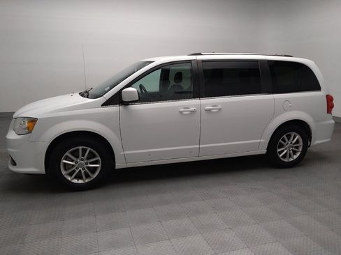 Used 2020 Dodge Grand Caravan SXT FWD image 2