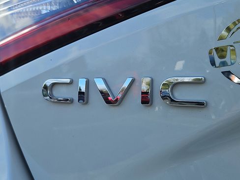 Certified 2024 Honda Civic EX-L image 32