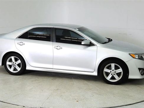Used 2012 Toyota Camry SE FWD image 8