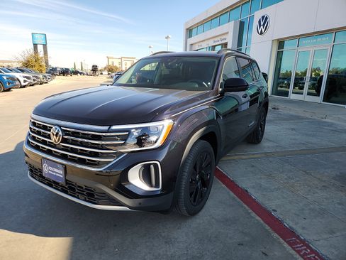 New 2026 Volkswagen Atlas SE image 3