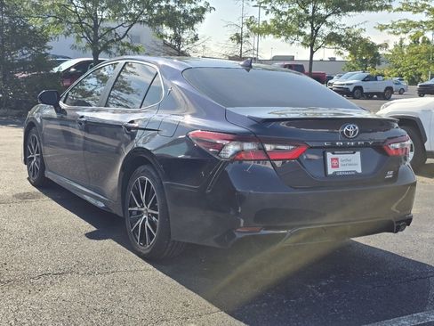 Used 2021 Toyota Camry SE w/ Cold Weather Package AWD/4WD image 5