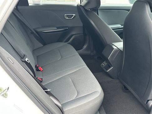 New 2025 Kia K4 LXS image 10