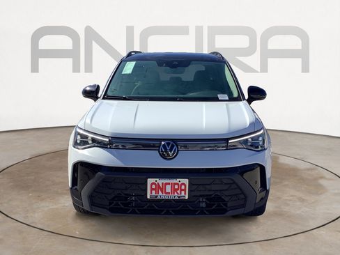 New 2026 Volkswagen Taos SE FWD image 3