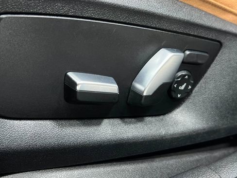 Used 2020 BMW 530e xDrive w/ Premium Package image 19