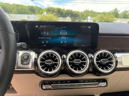 Used 2022 Mercedes-Benz GLB 250 4MATIC w/ Premium Package Lite image 30