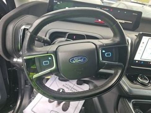 Used 2025 Ford Expedition Max Platinum AWD/4WD image 15