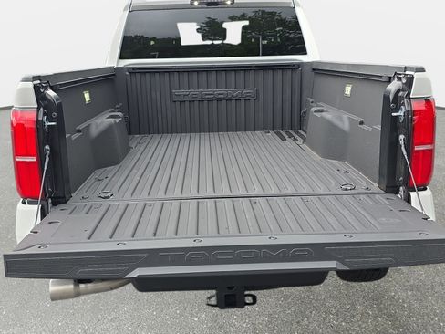 Used 2025 Toyota Tacoma TRD Sport RWD image 12